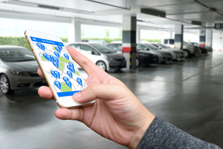 L'économie du partage illustrée par une appli mobile d'autopartage de voitures